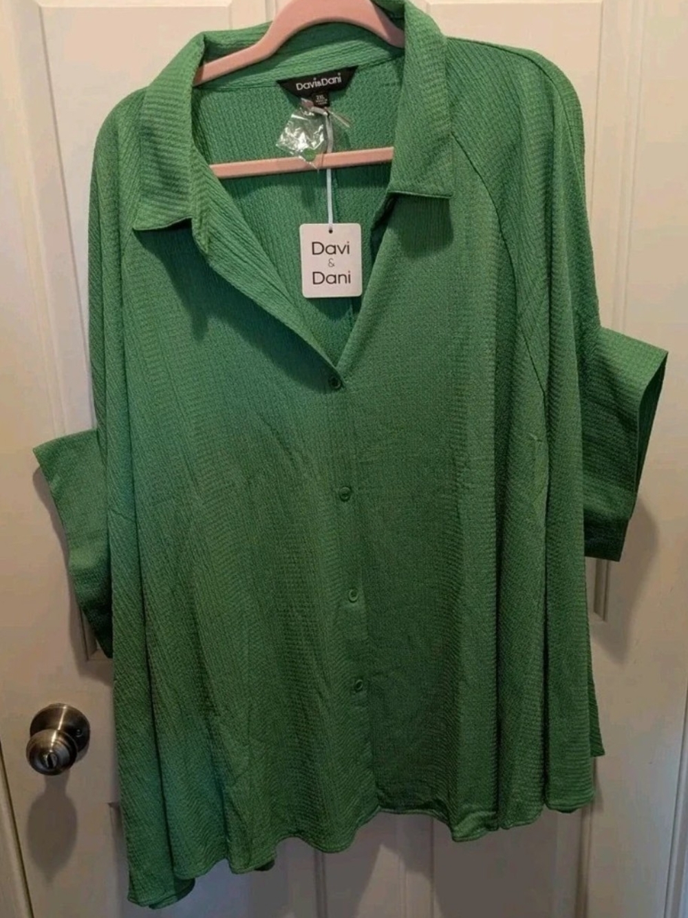 DAVI & DANI Green Button-Down Collared Dolman Sleeve Top